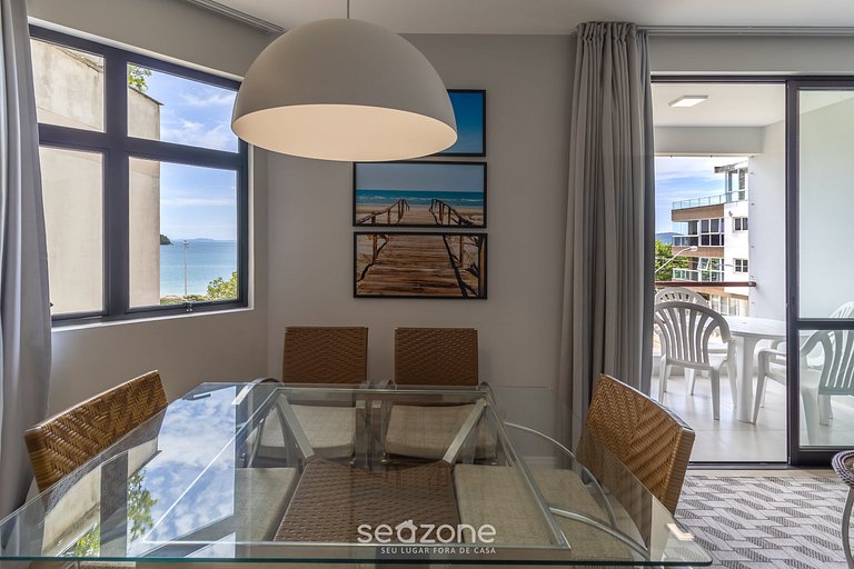 Tranquilo paseo marítimo con vistas a la isla CCA201