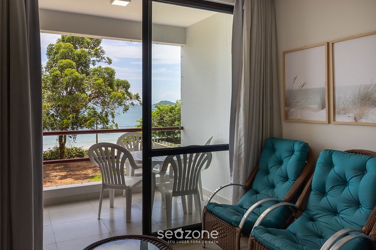 Tranquilo paseo marítimo con vistas a la isla CCA201