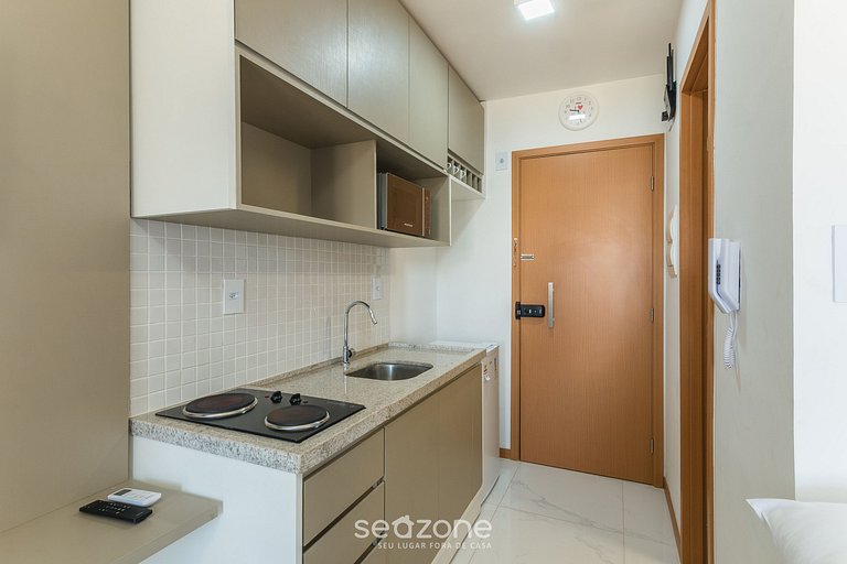 Studio completo a 750m da orla em Salvador SMT0912