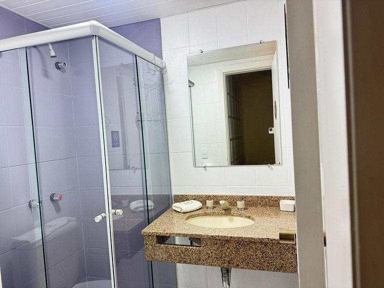 Studio em cond. c/ piscina no Alto da XV UPP0703