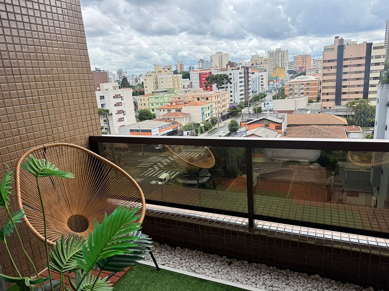 Studio em cond. c/ piscina no Alto da XV UPP0703