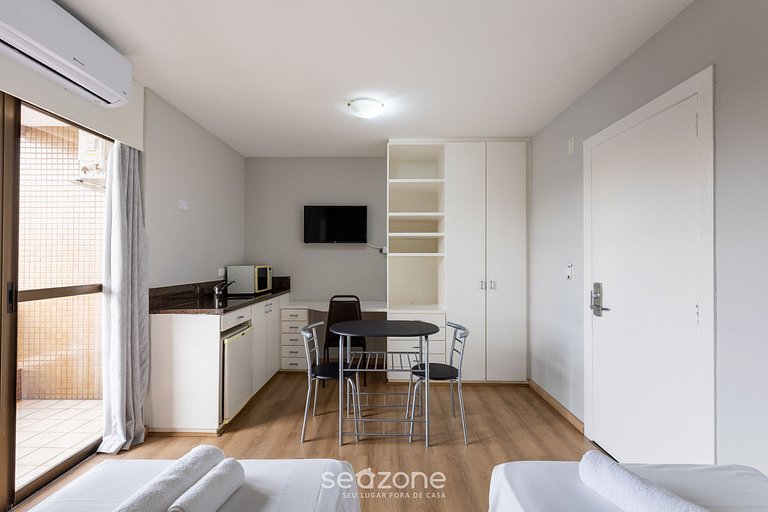 Estudio en condominio con Piscina UPP0702