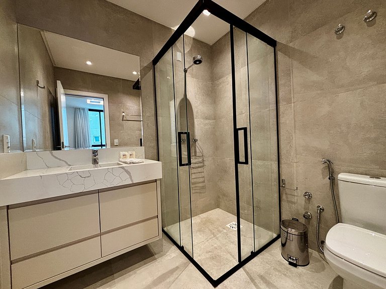 Apto c/ churrasq. a 260 m da Praia EAH0602