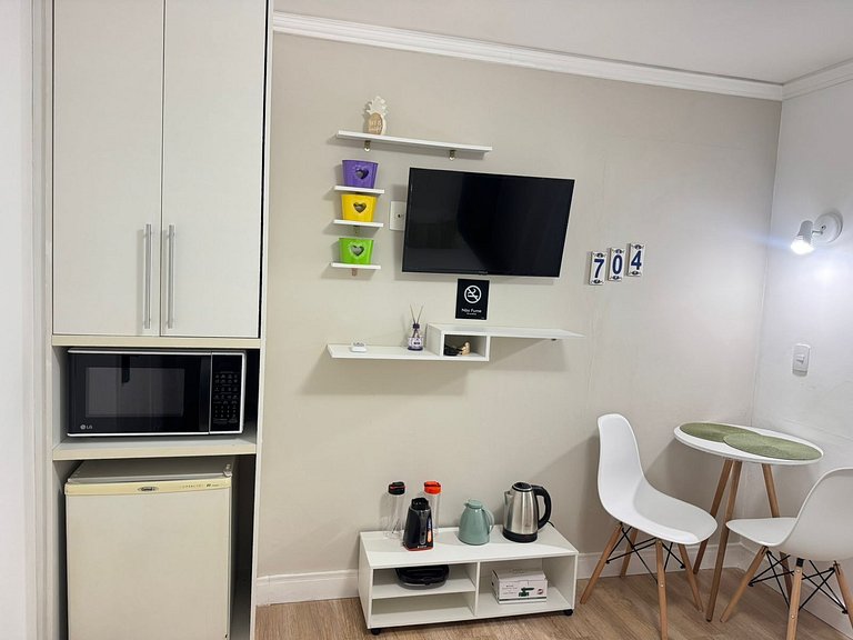 Estúdio em cond. c/ piscina em Curitiba UPP0704