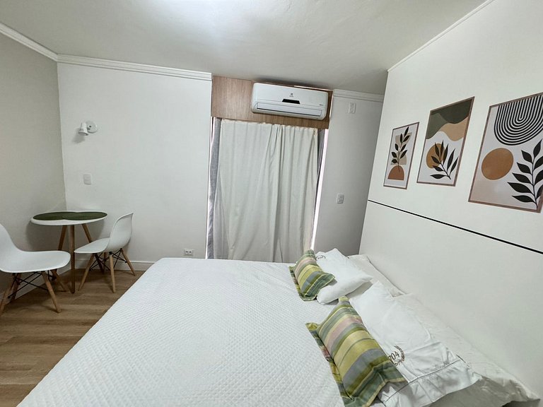 Estúdio em cond. c/ piscina em Curitiba UPP0704