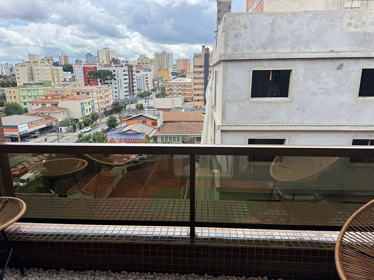 Estudio en cond. con piscina en Curitiba UPP0704