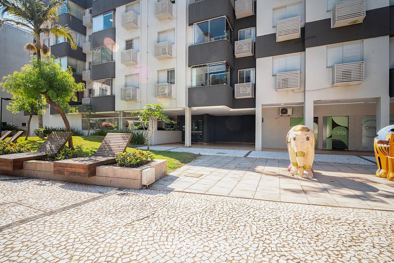 Apto a 700 m da Praia de Jurerê AAV0306