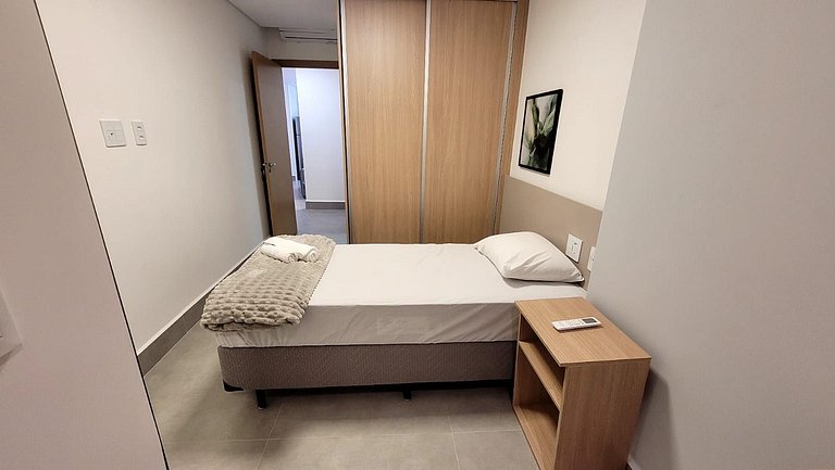 Apt en cond. con piscina en el Centro GRLB1803