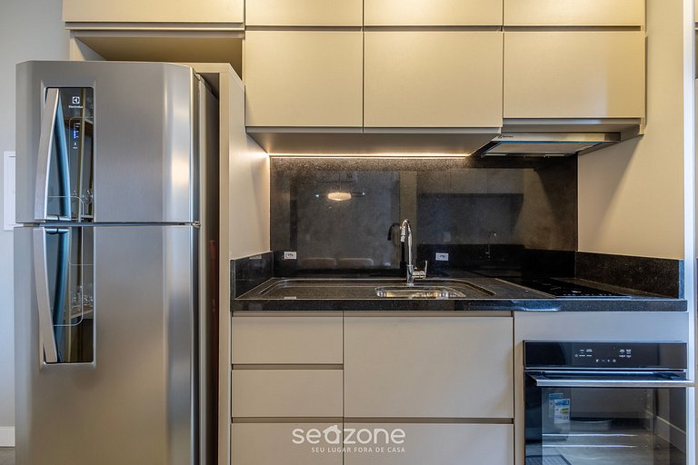 Apto em edif. c/ piscina, 350m da Praia IFT1409