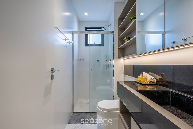 Apto em edif. c/ piscina, 350m da Praia IFT1409