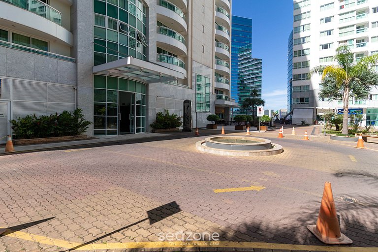 Apto em cond. c/ piscina na Asa Norte BHY1704