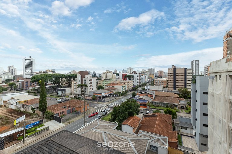 Studio em cond. c/ piscina no Alto da XV UPP0703