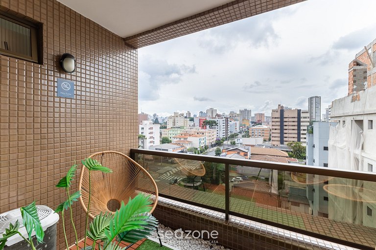 Studio em cond. c/ piscina no Alto da XV UPP0703