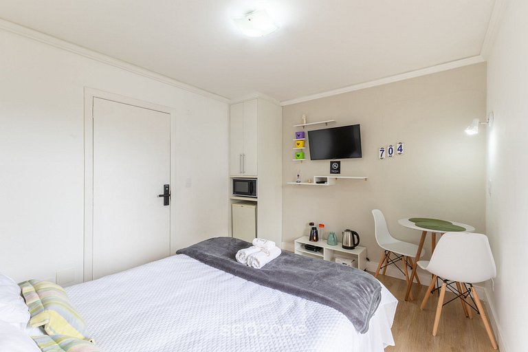 Estúdio em cond. c/ piscina em Curitiba UPP0704