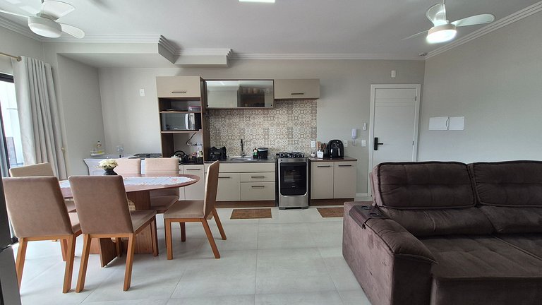 Apt em cond. c/ pisc. 650m do Beto Carrero LAV0308