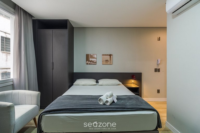 Studio em Cond. c/ Piscina no Centro Hist TCO0309