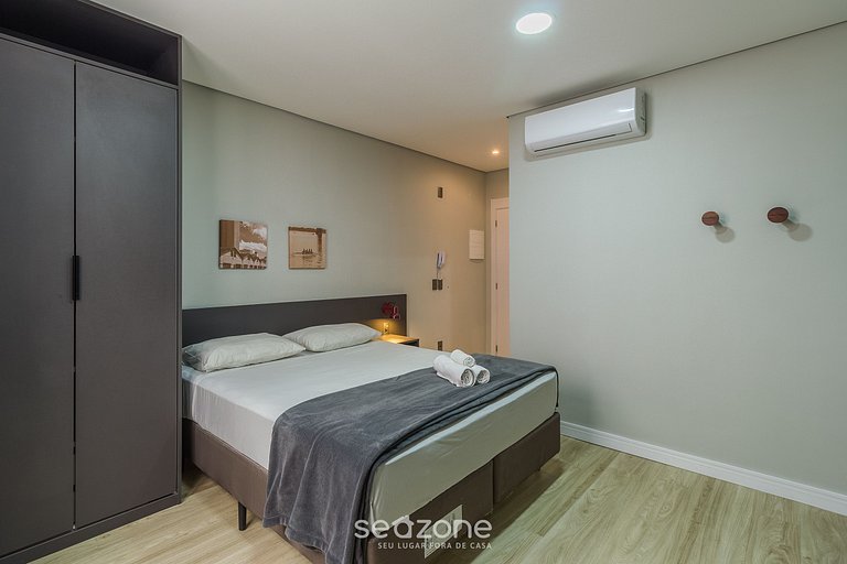 Studio em Cond. c/ Piscina no Centro Hist TCO0309