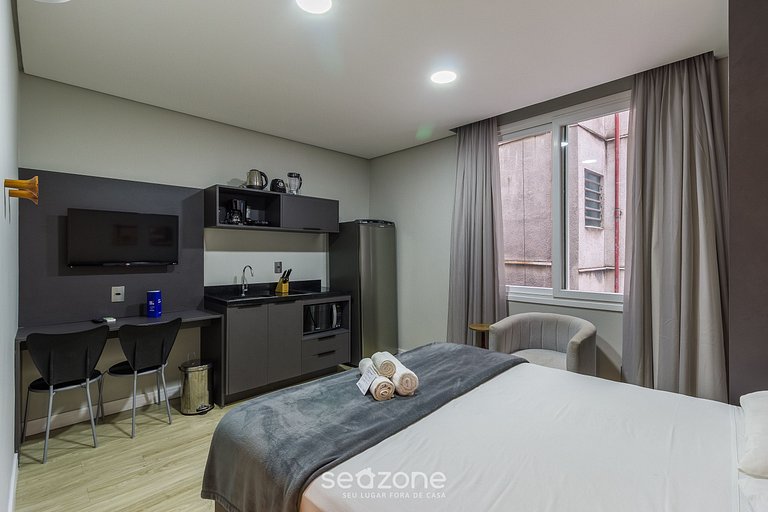 Studio em Cond. c/ Piscina no Centro Hist TCO0309