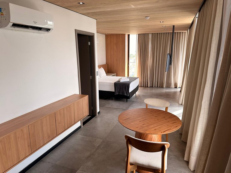 Studio con Balcón y Vista Mar Lateral NWT0820