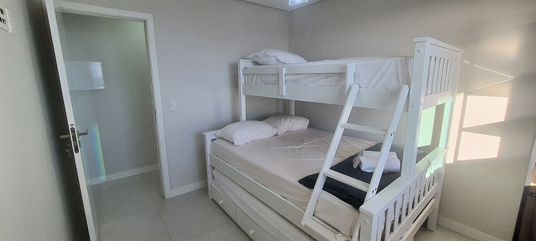 Apto en cond. con fácil acceso al mar ARE1502