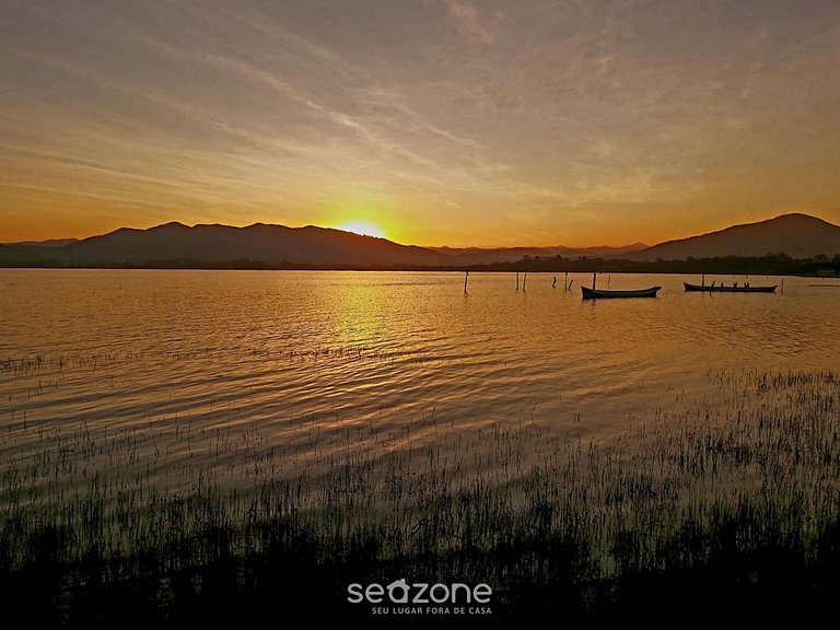 Casa Beira Lagoa | Pôr do Sol 800m Rosa MAT0021