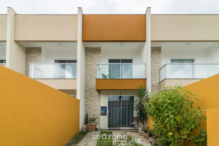 Casa de dos pisos con 2 suites en Perequê BFJ0506