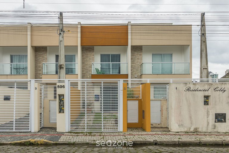 Sobrado com 2 suítes em Perequê BFJ0506