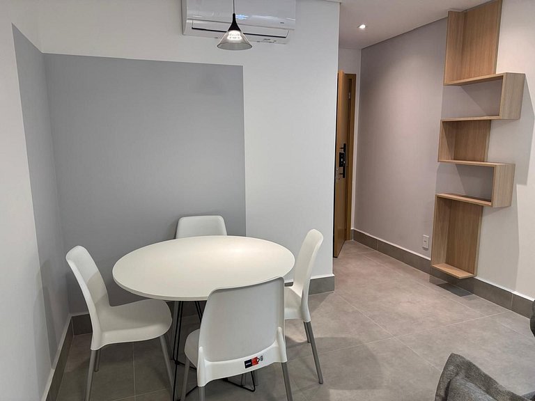 Apto em Cond. c/ Piscina e academia GRLB0903