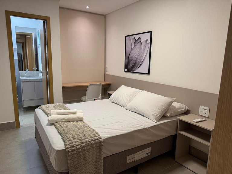 Apto em Cond. c/ Piscina e academia GRLB0903