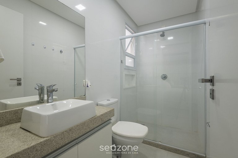 Apto en cond. con fácil acceso al mar ARE1502