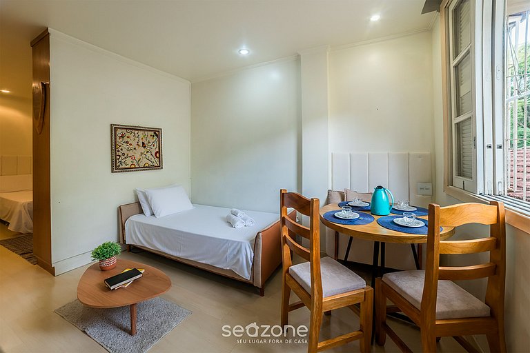 Studio em Cond. c/ Piscina no Centro QUI0605