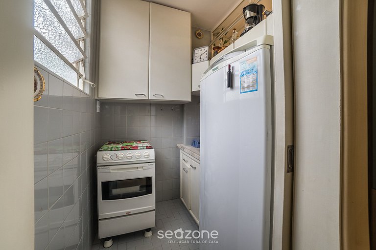 Studio em Cond. c/ Piscina no Centro QUI0605