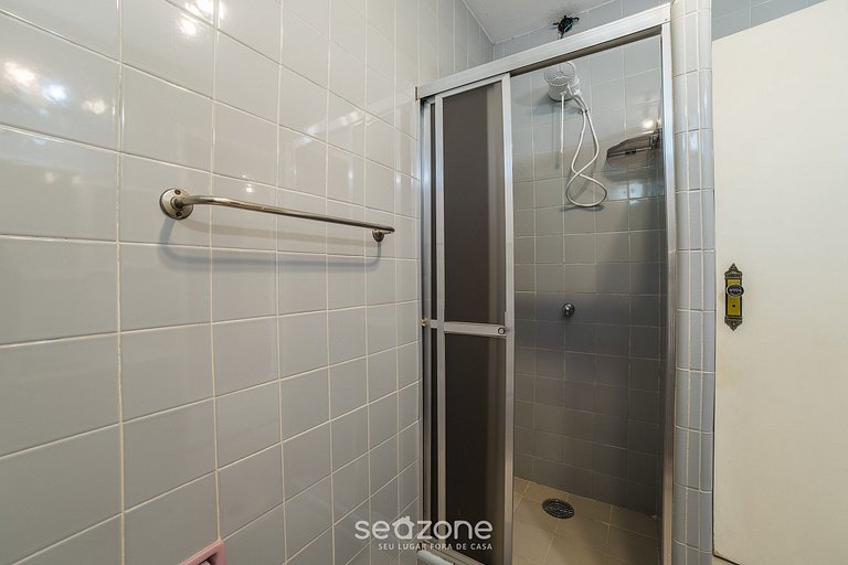 Studio em Cond. c/ Piscina no Centro QUI0605