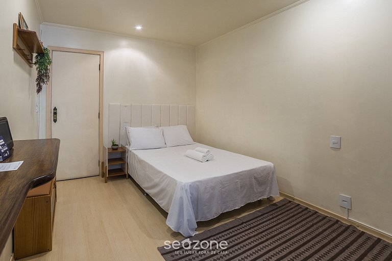 Studio em Cond. c/ Piscina no Centro QUI0605