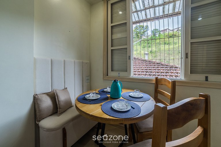 Studio em Cond. c/ Piscina no Centro QUI0605