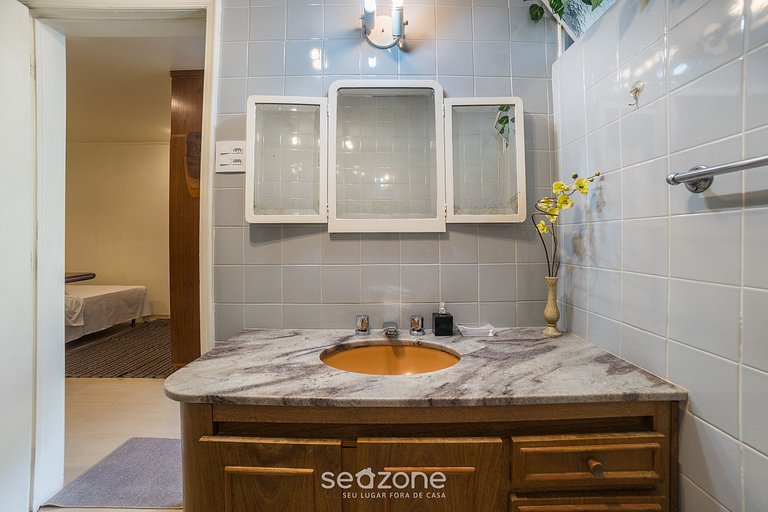 Studio em Cond. c/ Piscina no Centro QUI0605