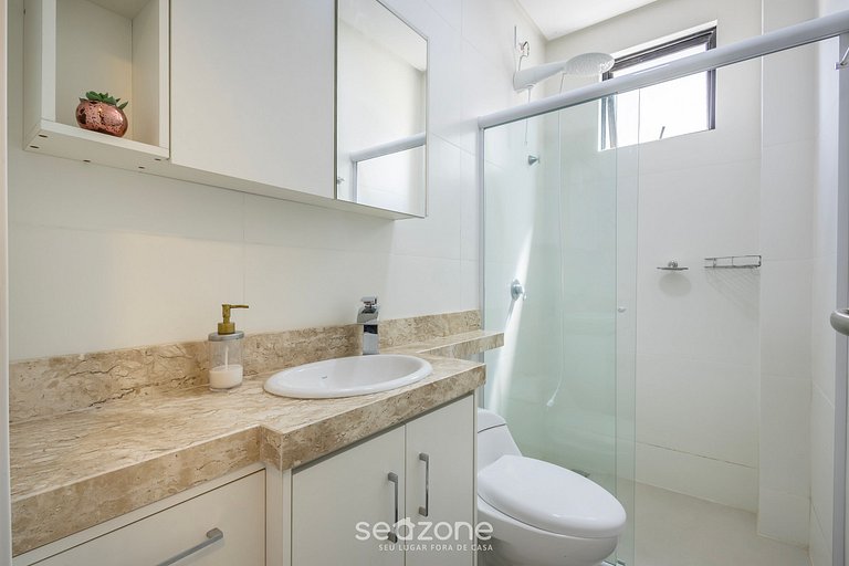 Apto c/ churrasq. e vista mar em Itajubá IBH0201