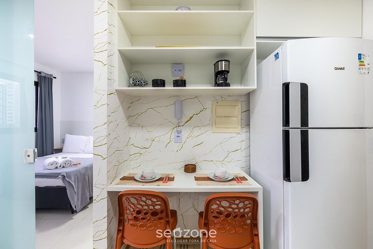 Apto a 500m da Orla em prédio c/ piscina HPA0606