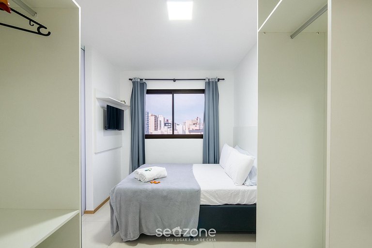 Apto a 500m da Orla em prédio c/ piscina HPA0606