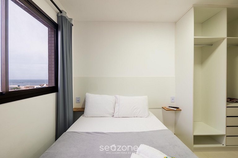 Apto a 500m da Orla em prédio c/ piscina HPA0606