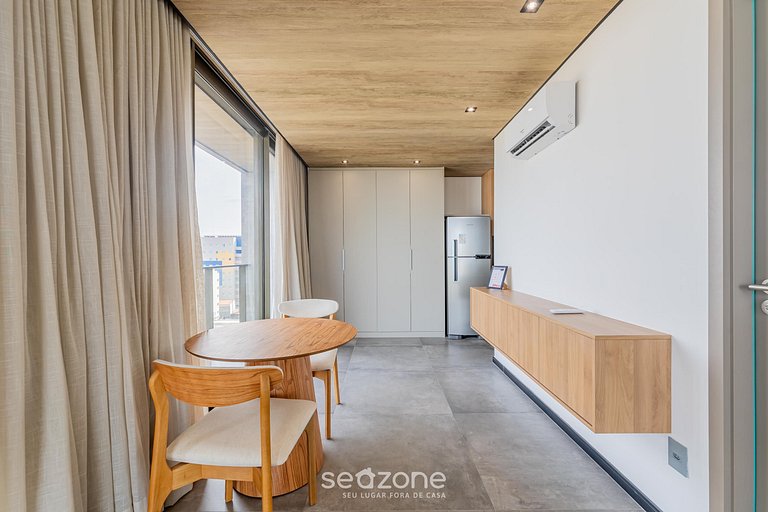 Studio con Balcón y Vista Mar Lateral NWT0820