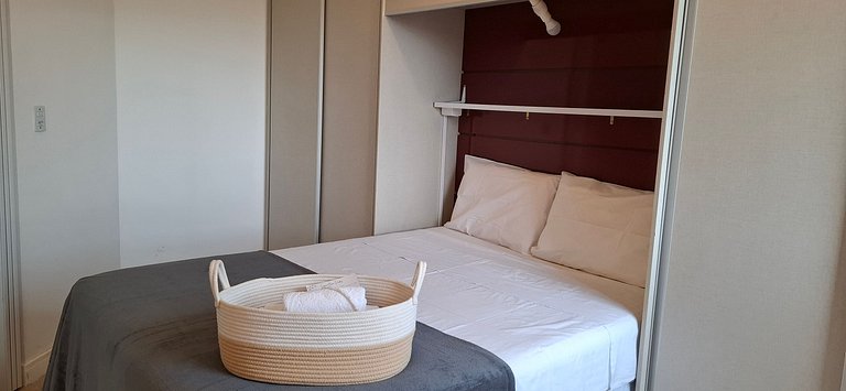 Apto em Cond. c/ Piscina a passos da Praia ESN0702