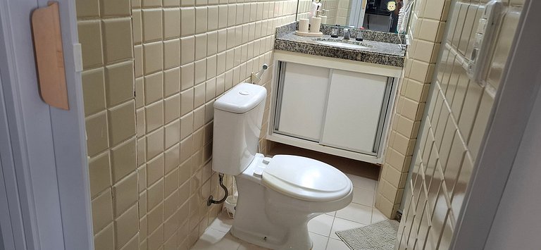 Apto em Cond. c/ Piscina a passos da Praia ESN0702