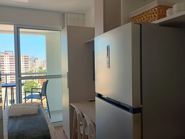 Studio em edif. c/ academia no Centro EMW1520