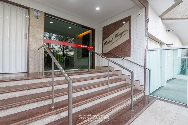 Prédio c/ Piscina à passos das Praias de Bacutia e Peracanga