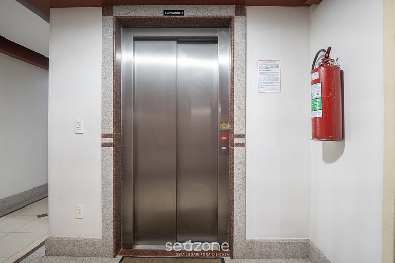 Prédio c/ Piscina à passos das Praias de Bacutia e Peracanga