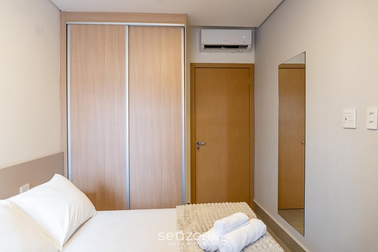 Apto 2 QTs em edf. c/ Piscina GRLB1303