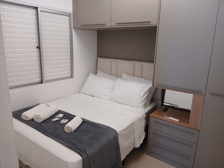 Apt de 2-QTs no Centro de BC, 350m do mar RLP1002