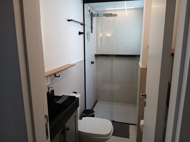 Apt de 2-QTs no Centro de BC, 350m do mar RLP1002