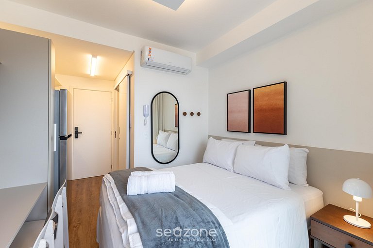 Studio em edif. c/ academia no Centro EMW1520